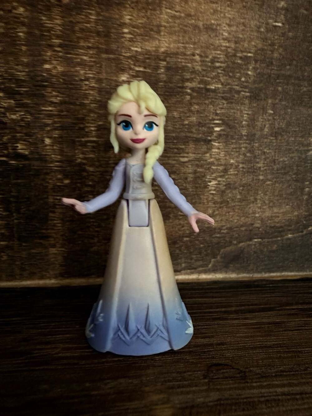 Hasbro Disney Frozen 2 Pop Adventures Series 1 Elsa Mini Figure